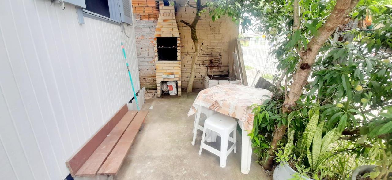 Casa De 2 Quartos Com 2 Ares-Condicionados Em Torres-Rs - Na Mais Bela Praia Gaucha - Cozinha - Banheiro - Tv Smart 32 E Wi-Fi - Estacionamento - Anfitria Superhost No Bnb Villa Buitenkant foto