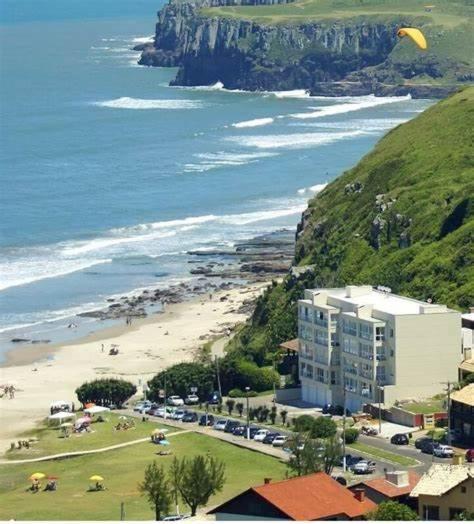 Casa De 2 Quartos Com 2 Ares-Condicionados Em Torres-Rs - Na Mais Bela Praia Gaucha - Cozinha - Banheiro - Tv Smart 32 E Wi-Fi - Estacionamento - Anfitria Superhost No Bnb Villa Buitenkant foto