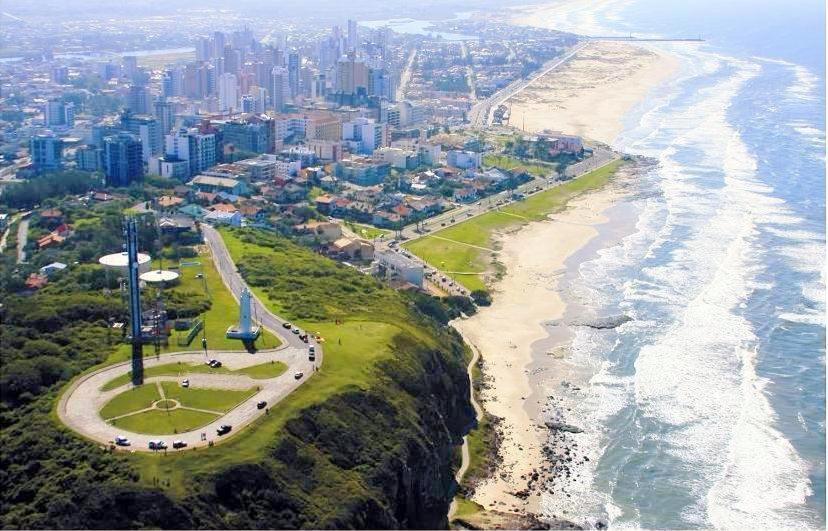 Casa De 2 Quartos Com 2 Ares-Condicionados Em Torres-Rs - Na Mais Bela Praia Gaucha - Cozinha - Banheiro - Tv Smart 32 E Wi-Fi - Estacionamento - Anfitria Superhost No Bnb Villa Buitenkant foto