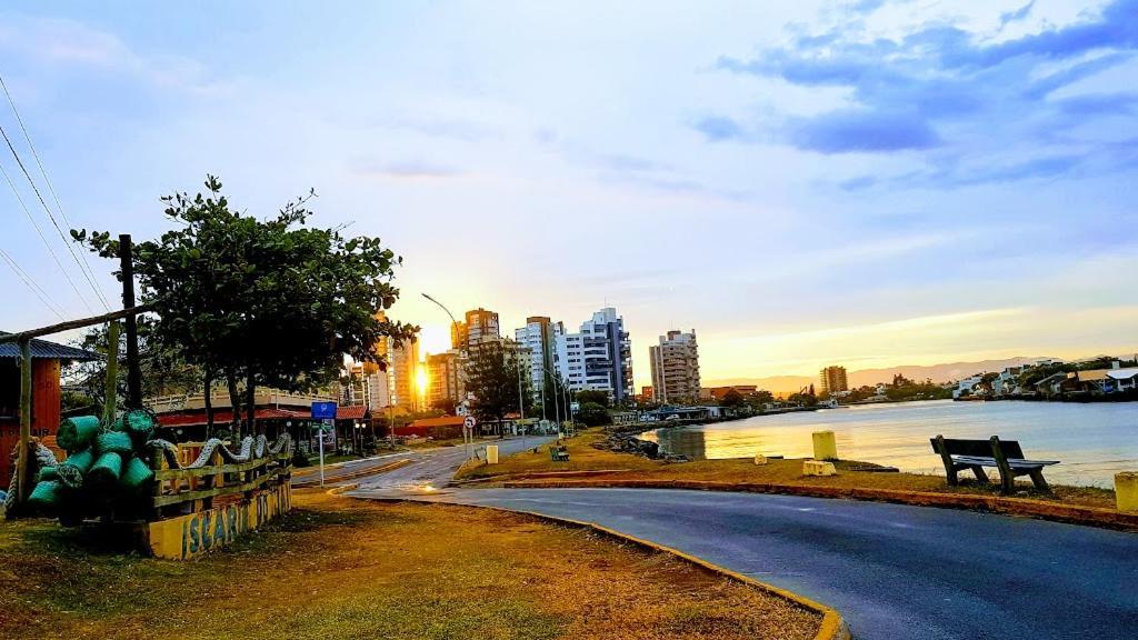 Casa De 2 Quartos Com 2 Ares-Condicionados Em Torres-Rs - Na Mais Bela Praia Gaucha - Cozinha - Banheiro - Tv Smart 32 E Wi-Fi - Estacionamento - Anfitria Superhost No Bnb Villa Buitenkant foto
