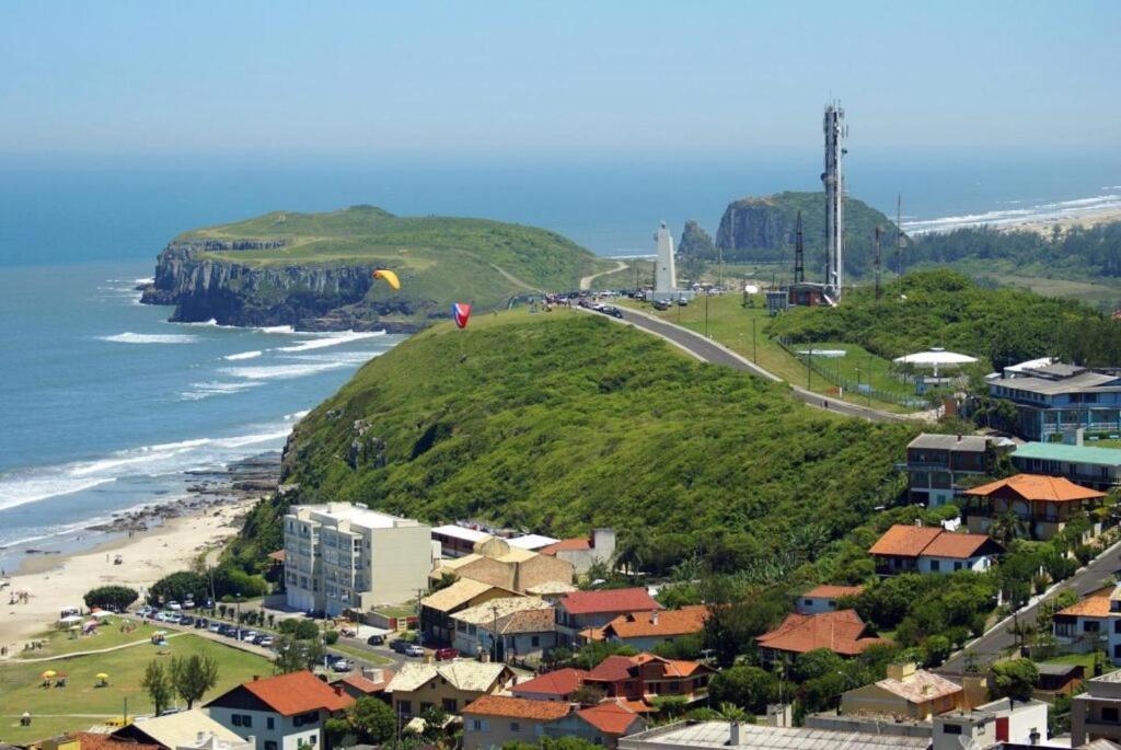 Casa De 2 Quartos Com 2 Ares-Condicionados Em Torres-Rs - Na Mais Bela Praia Gaucha - Cozinha - Banheiro - Tv Smart 32 E Wi-Fi - Estacionamento - Anfitria Superhost No Bnb Villa Buitenkant foto