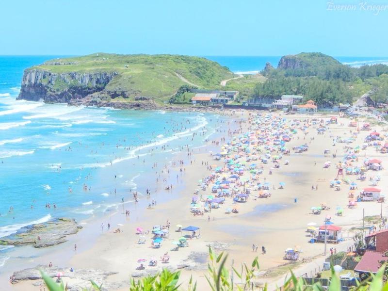 Casa De 2 Quartos Com 2 Ares-Condicionados Em Torres-Rs - Na Mais Bela Praia Gaucha - Cozinha - Banheiro - Tv Smart 32 E Wi-Fi - Estacionamento - Anfitria Superhost No Bnb Villa Buitenkant foto