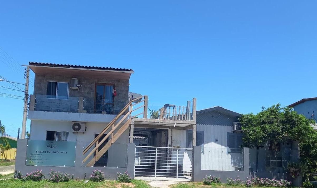 Casa De 2 Quartos Com 2 Ares-Condicionados Em Torres-Rs - Na Mais Bela Praia Gaucha - Cozinha - Banheiro - Tv Smart 32 E Wi-Fi - Estacionamento - Anfitria Superhost No Bnb Villa Buitenkant foto