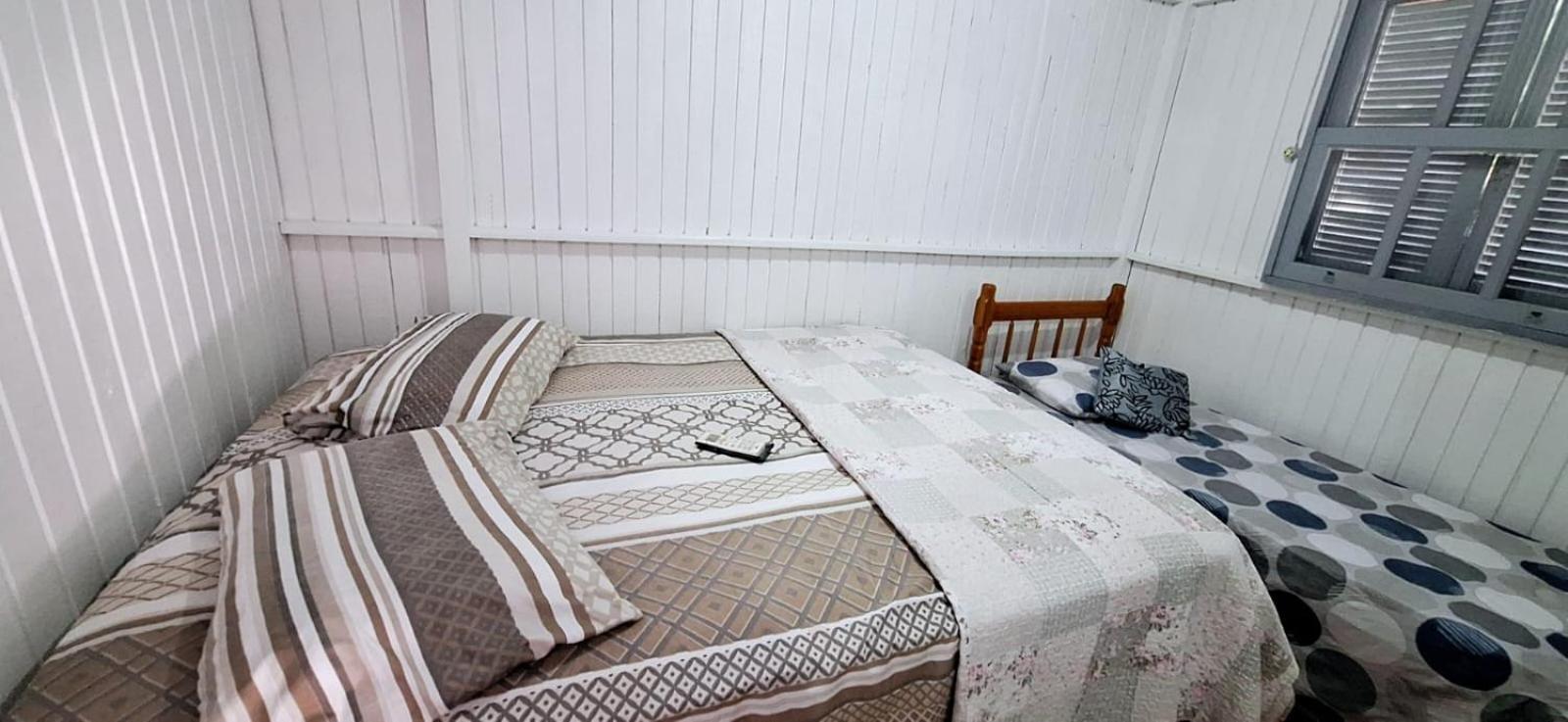 Casa De 2 Quartos Com 2 Ares-Condicionados Em Torres-Rs - Na Mais Bela Praia Gaucha - Cozinha - Banheiro - Tv Smart 32 E Wi-Fi - Estacionamento - Anfitria Superhost No Bnb Villa Buitenkant foto