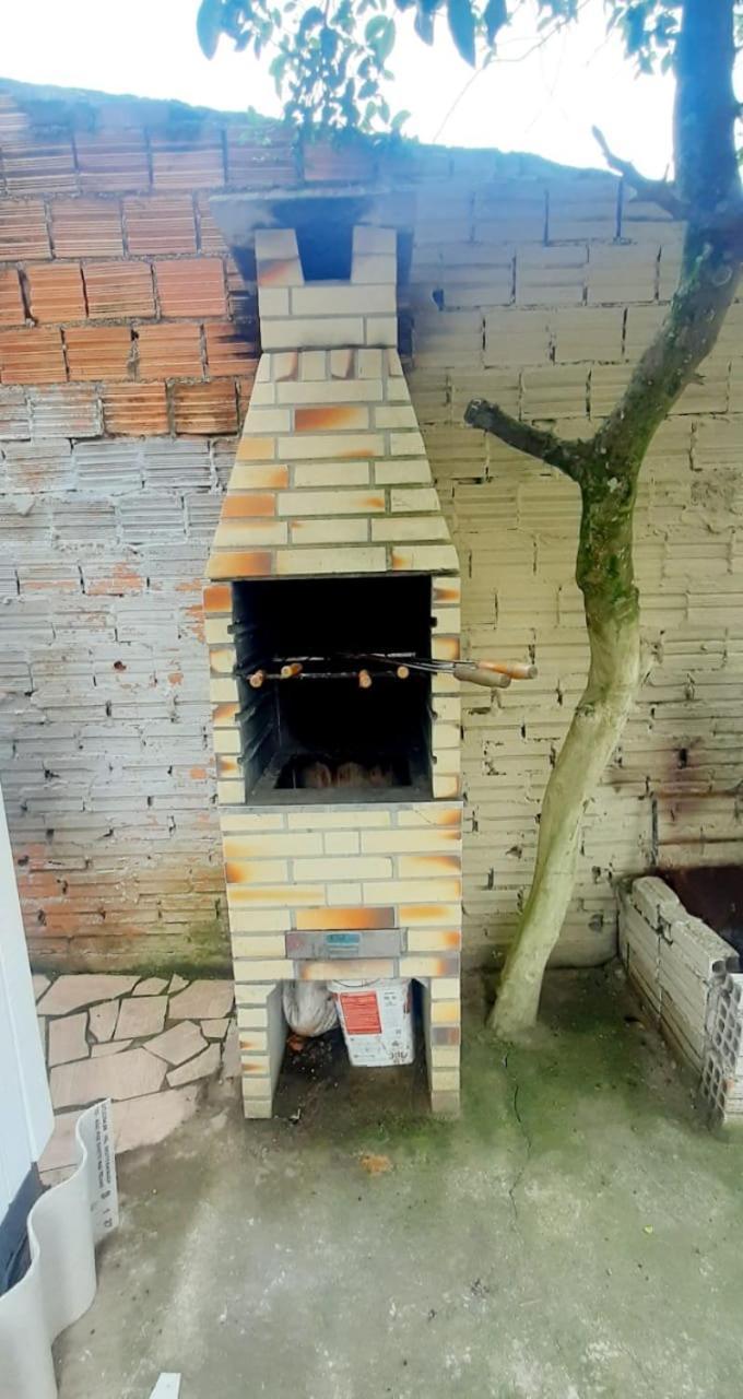 Casa De 2 Quartos Com 2 Ares-Condicionados Em Torres-Rs - Na Mais Bela Praia Gaucha - Cozinha - Banheiro - Tv Smart 32 E Wi-Fi - Estacionamento - Anfitria Superhost No Bnb Villa Buitenkant foto