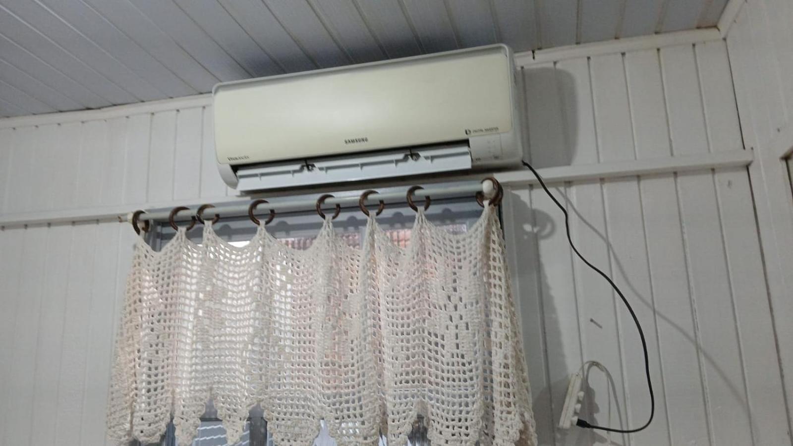 Casa De 2 Quartos Com 2 Ares-Condicionados Em Torres-Rs - Na Mais Bela Praia Gaucha - Cozinha - Banheiro - Tv Smart 32 E Wi-Fi - Estacionamento - Anfitria Superhost No Bnb Villa Buitenkant foto